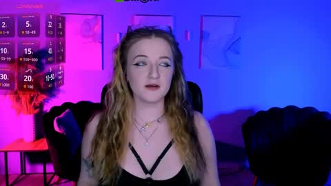 luna_berryy online show from April 2026 07:25:02 PM