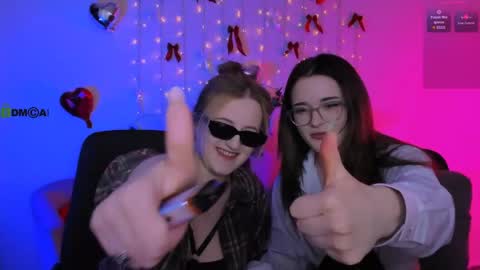 luna_berryy online show from April 2026 07:58:01 PM