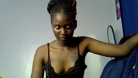 luna_blues online show from May 2026 02:23:01 PM