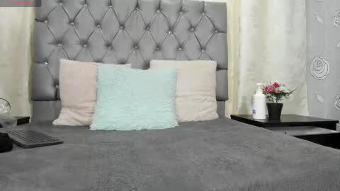 Snapshot of luna_evaa chatting on April 2026 02:15:02 PM Luna Eva online show from April 2026 02:15:02 PM