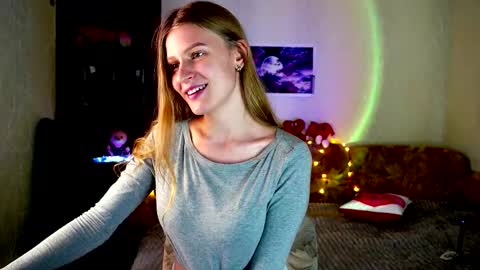 luna_evan online show from November 2025 10:14:01 AM