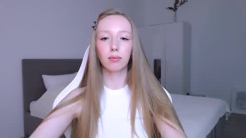 Luna online show from November 2025 07:46:02 PM