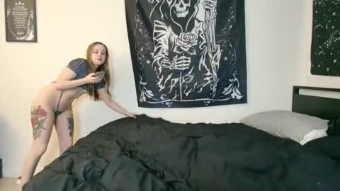 Luna online show from November 2025 10:56:02 PM