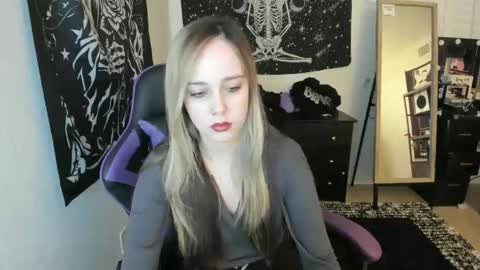 Luna online show from December 2025 12:49:02 AM