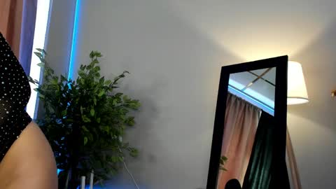 Snapshot of luna_mee chatting on April 2026 01:37:01 AM Adele online show from April 2026 01:37:01 AM