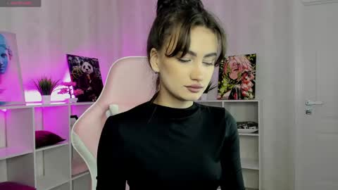 Snapshot of luna_mee chatting on May 2026 01:00:01 AM Adele online show from May 2026 01:00:01 AM