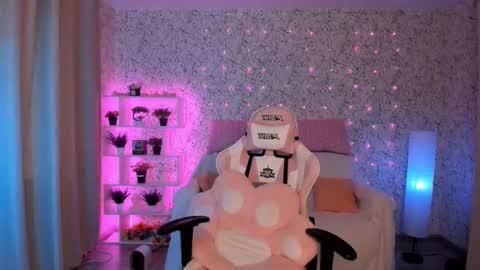 Snapshot of luna_moran chatting on March 2025 07:02:01 AM Lina online show from March 2025 07:02:01 AM