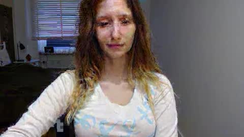 L U N A  online show from October 2025 05:46:01 AM