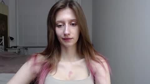 L U N A  online show from December 2025 06:32:02 AM