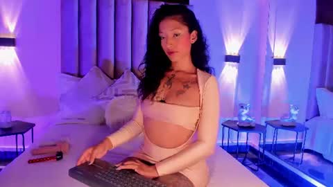 lunaa_moonn online show from July 2026 07:38:02 PM