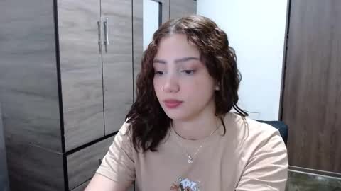 lunaa_sub online show from December 2025 07:18:01 PM