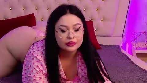 Snapshot of lunababe_ chatting on June 2026 11:19:05 AM lunababe_ online show from June 2026 11:19:05 AM