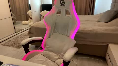 LunaBex online show from April 2026 11:49:01 AM