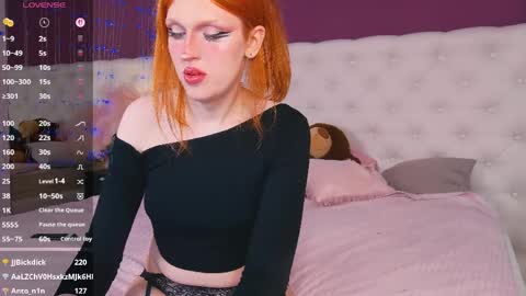 Luna give me a thumbs up please online show from April 2026 09:16:01 PM