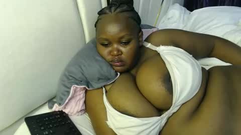 lunabloom01 online show from February 2026 11:23:01 PM