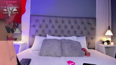 Luna  online show from November 2025 05:25:01 PM