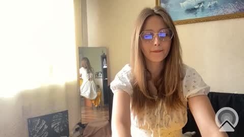 Snapshot of lunafeather chatting on September 2025 07:41:01 AM lunafeather online show from September 2025 07:41:01 AM