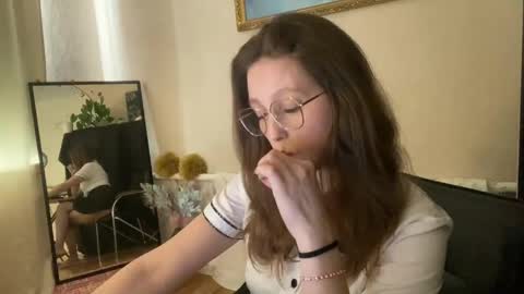 Snapshot of lunafeather chatting on April 2026 12:04:01 PM lunafeather online show from April 2026 12:04:01 PM