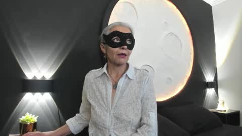 lunamisteriosa_ online show from February 2026 11:48:01 AM