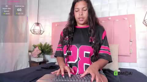 lunamorena__ online show from December 2025 06:23:01 PM