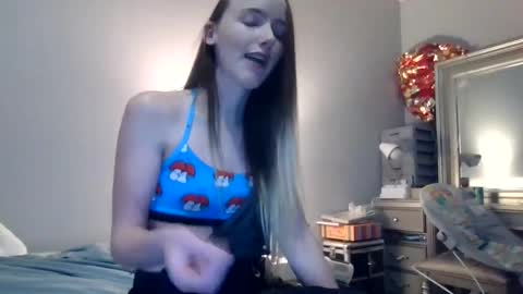 Snapshot of lunapixie2020 chatting on February 2025 09:15:02 PM lunapixie2020 online show from February 2025 09:15:02 PM