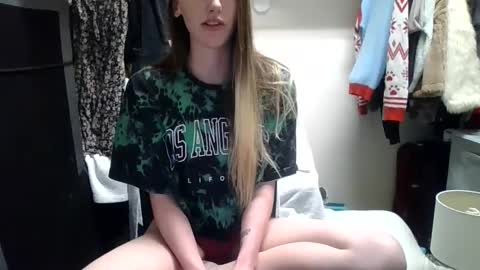 Snapshot of lunapixie2020 chatting on March 2025 01:34:02 AM lunapixie2020 online show from March 2025 01:34:02 AM