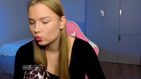 Snapshot of lunar_flare chatting on November 2025 12:05:02 PM Luna online show from November 2025 12:05:02 PM