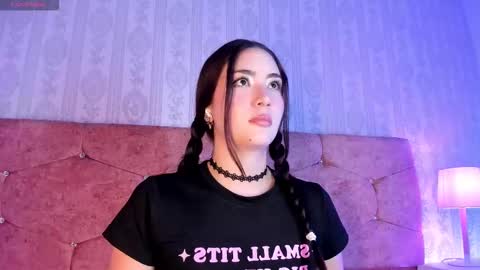 Luna  online show from November 2025 07:58:01 PM