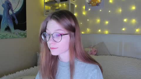 Snapshot of lunar_sofia chatting on January 2025 12:01:02 PM Sofia online show from January 2025 12:01:02 PM