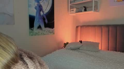 Snapshot of lunar_sofia chatting on September 2025 10:05:01 AM Sofia online show from September 2025 10:05:01 AM