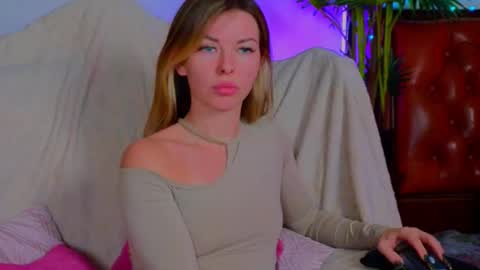 Luna Rishi online show from December 2024 01:06:01 PM