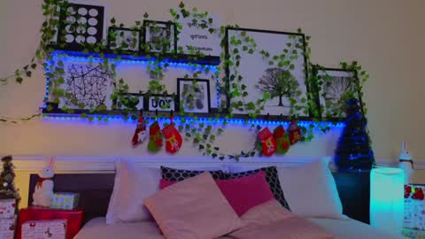 Luna Rishi online show from December 2024 01:10:02 PM