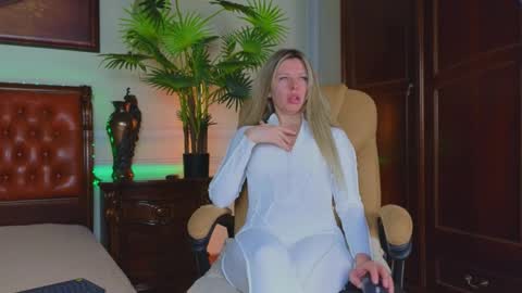 Luna Rishi online show from April 2026 06:18:02 AM