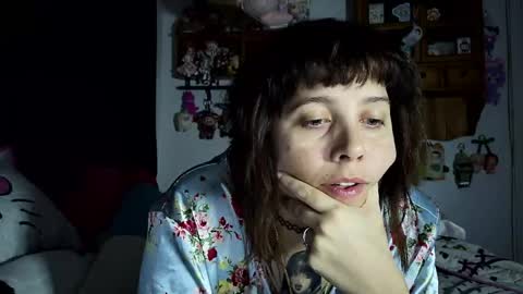 lunarqueen420 online show from May 2026 12:48:02 AM
