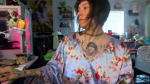 lunarqueen420 online show from May 2026 02:44:02 PM