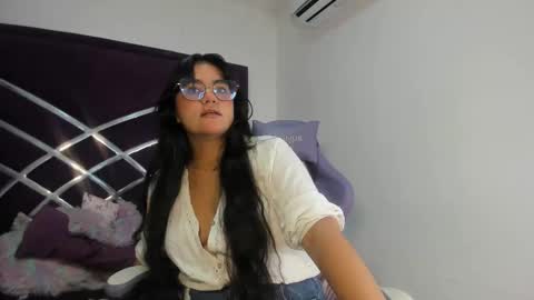 Snapshot of lunascarleht chatting on February 2026 01:28:02 PM lunascarleht online show from February 2026 01:28:02 PM