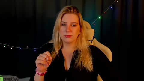 Snapshot of lunasshine chatting on January 2026 04:07:02 AM LunasShine online show from January 2026 04:07:02 AM