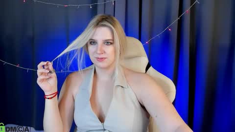 Snapshot of lunasshine chatting on January 2026 04:07:02 AM LunasShine online show from January 2026 04:07:02 AM