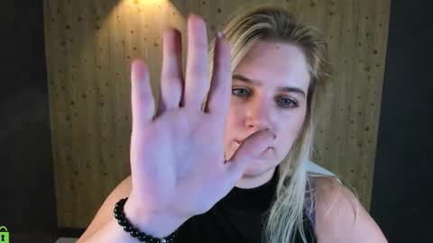 Snapshot of lunasshine chatting on February 2026 04:05:02 AM LunasShine online show from February 2026 04:05:02 AM