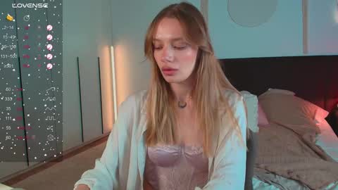 LunaticaBae online show from October 2025 03:29:01 AM