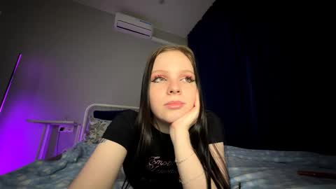 Lunavoyce online show from November 2025 04:16:01 PM