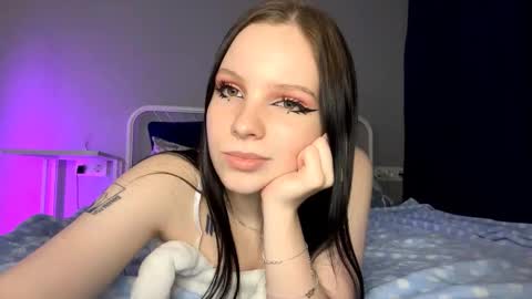 Lunavoyce online show from November 2025 03:00:01 PM