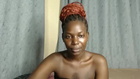 luo_queen online show from November 2025 10:53:02 PM