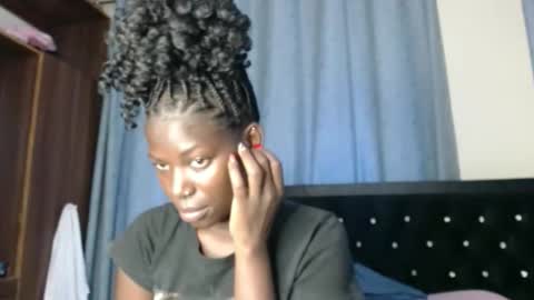 luo_queen online show from February 2026 05:02:02 AM