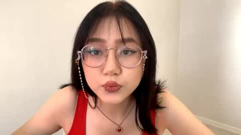 Snapshot of lupefaulker chatting on April 2026 01:06:01 PM Roxie online show from April 2026 01:06:01 PM