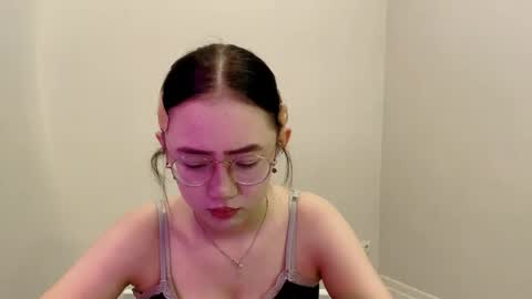 Snapshot of lupefaulker chatting on May 2026 01:18:02 PM Roxie online show from May 2026 01:18:02 PM