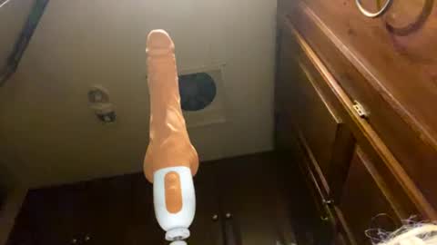 Snapshot of lushuslucy chatting on February 2025 08:20:01 AM Kikithebaee online show from February 2025 08:20:01 AM