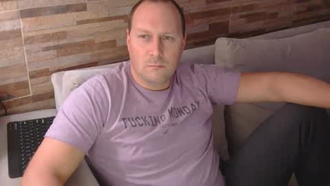 Snapshot of lustonfan chatting on April 2026 02:10:01 AM lustonfan online show from April 2026 02:10:01 AM
