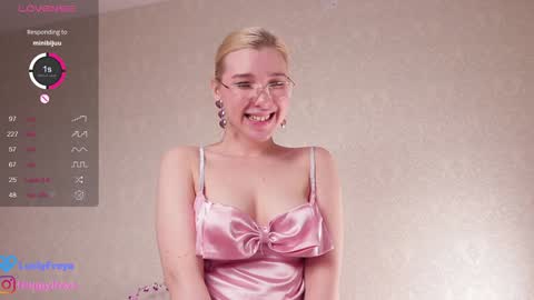 Snapshot of lusty_freya chatting on January 2025 12:05:01 PM Freya    online show from January 2025 12:05:01 PM