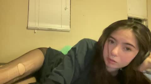 Snapshot of luvrxstarx chatting on December 2025 01:35:02 AM luvrxstarx online show from December 2025 01:35:02 AM